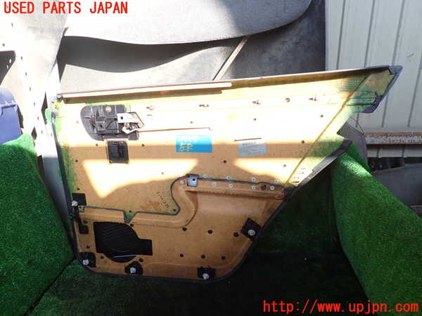 1UPJ-9237171324]ベンツ C280 W202(202028)左後ドア内張り 中古_4