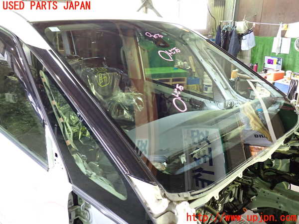 1UPJ-9237181195]セレナ e-POWER(HFC27)フロントガラス 中古(43R-010481 M813I)_2