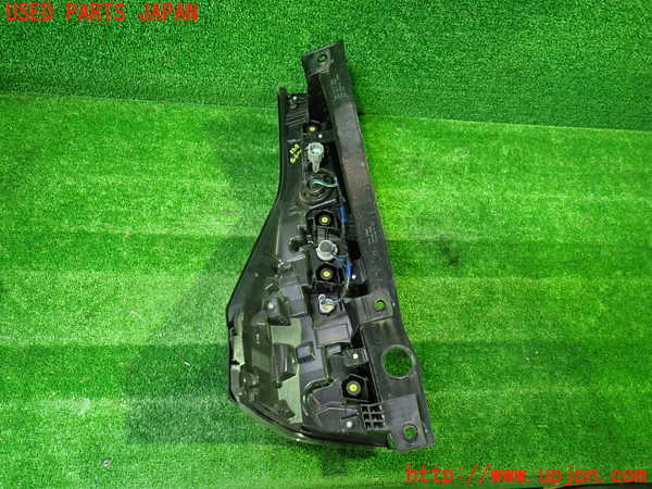1UPJ-9237181530]セレナ e-POWER(HFC27)右テールランプ 中古_2