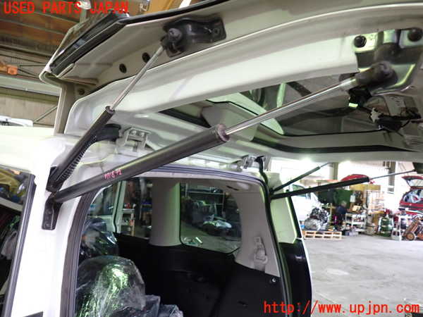 1UPJ-9237181584]セレナ e-POWER(HFC27)リアゲートダンパー 中古_2