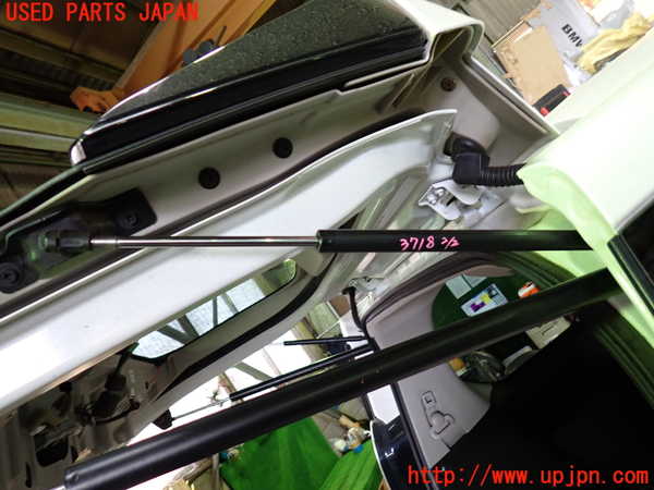 1UPJ-9237181586]セレナ e-POWER(HFC27)バックドアガラスダンパー 中古_2