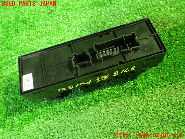 1UPJ-9237186240]セレナ e-POWER(HFC27)右前パワーウィンドウスイッチ 中古_2
