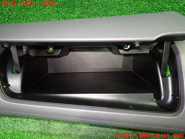 1UPJ-9237187516]セレナ e-POWER(HFC27)グローブボックス1 中古_2