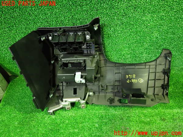 1UPJ-9237187843]セレナ e-POWER(HFC27)小物入れ3 中古_3