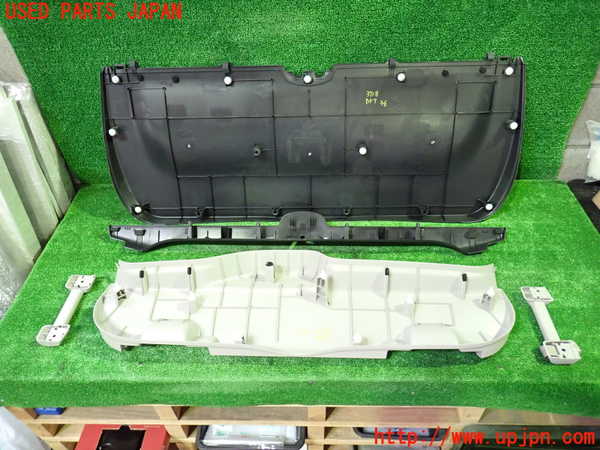 1UPJ-9237181578]セレナ e-POWER(HFC27)バックドア内張り 中古_2