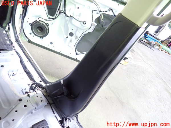 1UPJ-9237187665]セレナ e-POWER(HFC27)右センターピラートリム 中古_3