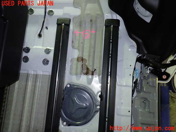 1UPJ-9237187497]セレナ e-POWER(HFC27)シートレール2 (2列目左側) 中古_2