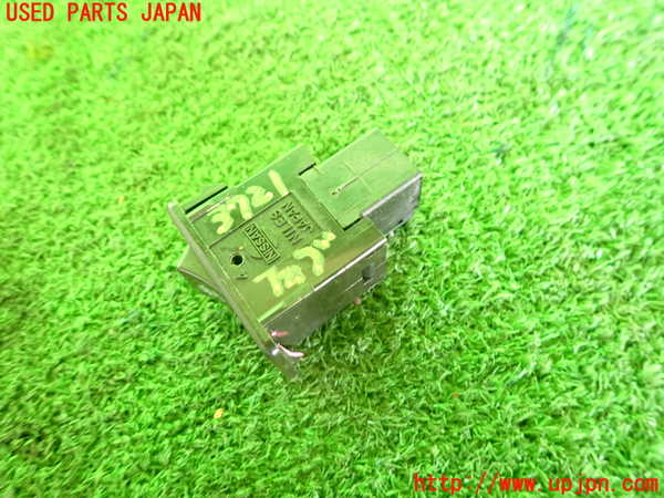 2UPJ-9237216295]セドリック ワゴン(WY30)フォグスイッチ 中古_2