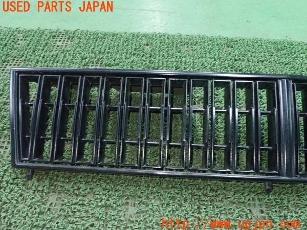 3UPJ=9237220013]グロリア ワゴン(WY30)後期 純正 フロントグリル ラジエーターグリル 希少 旧車 樹脂 中古_2