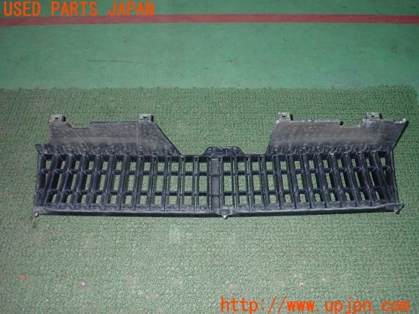 3UPJ=9237220013]グロリア ワゴン(WY30)後期 純正 フロントグリル ラジエーターグリル 希少 旧車 樹脂 中古_4