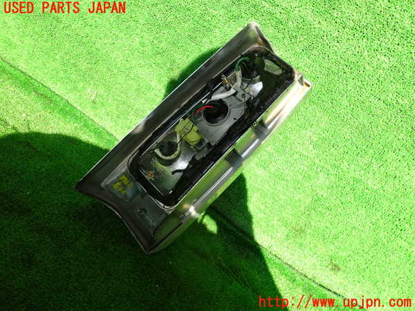 2UPJ-9237221530]グロリア ワゴン(WY30)右テールランプ 中古_3