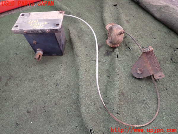 2UPJ-9237221700]グロリア ワゴン(WY30)スペアタイヤキャリア 中古_2