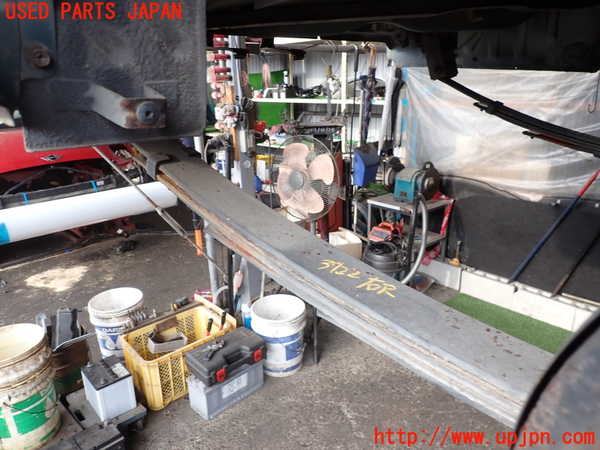 2UPJ-9237225100]グロリア ワゴン(WY30)右リアスプリング 中古_2