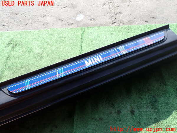 2UPJ-9237231390]BMW ミニ(MINI)クーパーD(XN15)右サイドステップ 中古 (F56)_2