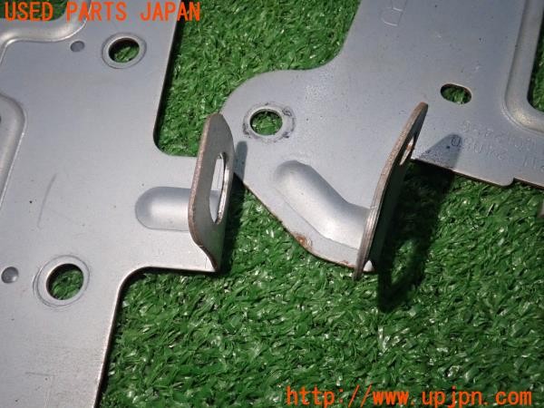 3UPJ=9237240604]ソアラ 3.0GT(JZZ31)後期 純正 オーディオ取付ブラケット ステー 86211-24050・86212-24050 左右セット 中古_3