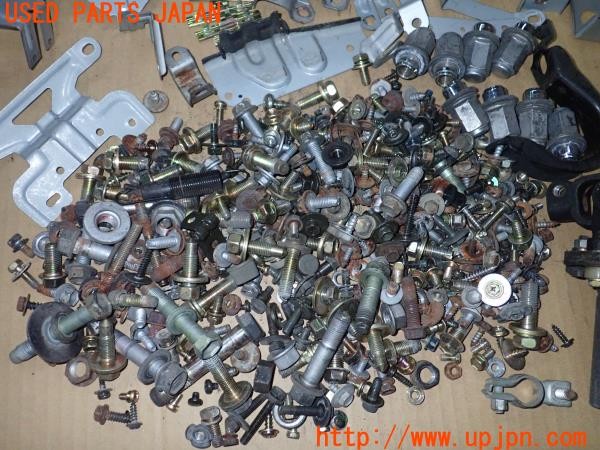 3UPJ=9237240720]ソアラ 3.0GT Gパッケージ装着車(JZZ31)後期 ネジ・ナット・ステー類 ジャンク_5
