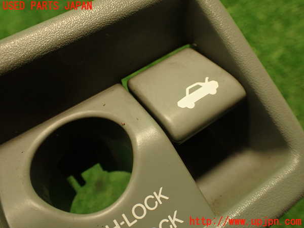2UPJ-9237246307]ソアラ(JZZ31)スイッチ2 (給油口、バックドアオープナー) 中古_2