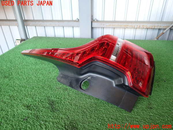 2UPJ-9237251530]ボルボ・XC60(UD4204TXC)右テールランプ 中古_2