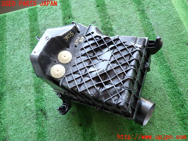 2UPJ-9237252560]ボルボ・XC60(UD4204TXC)エアクリーナーボックス 中古_4