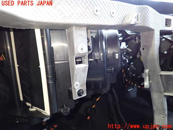 2UPJ-9237256081]ボルボ・XC60(UD4204TXC)エバポレーター1 中古_3