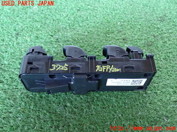 2UPJ-9237256240]ボルボ・XC60(UD4204TXC)右前パワーウィンドウスイッチ 中古_2