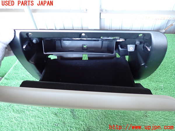 2UPJ-9237257516]ボルボ・XC60(UD4204TXC)グローブボックス1 中古_2