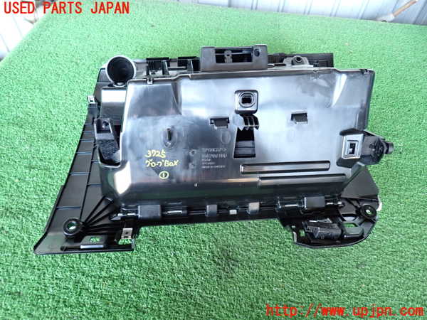 2UPJ-9237257516]ボルボ・XC60(UD4204TXC)グローブボックス1 中古_4