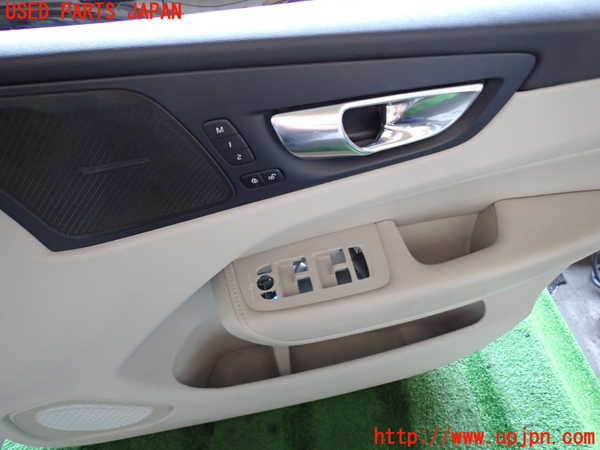 2UPJ-9237251234]ボルボ・XC60(UD4204TXC)右前ドア内張り 中古_3