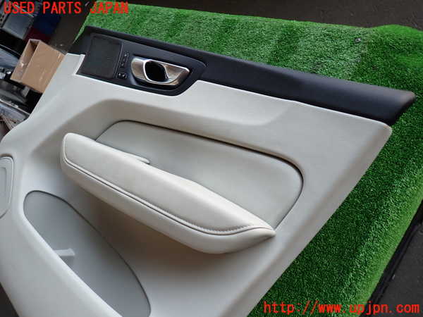 2UPJ-9237251234]ボルボ・XC60(UD4204TXC)右前ドア内張り 中古_4