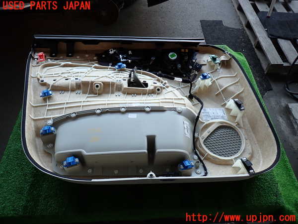 2UPJ-9237251234]ボルボ・XC60(UD4204TXC)右前ドア内張り 中古_5