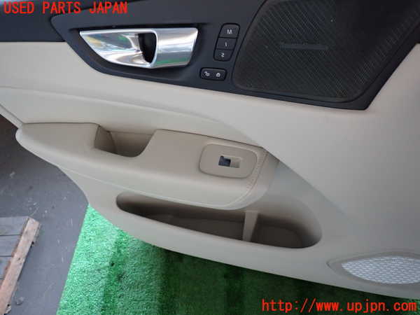 2UPJ-9237251264]ボルボ・XC60(UD4204TXC)左前ドア内張り 中古_4