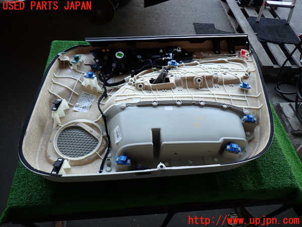 2UPJ-9237251264]ボルボ・XC60(UD4204TXC)左前ドア内張り 中古_5