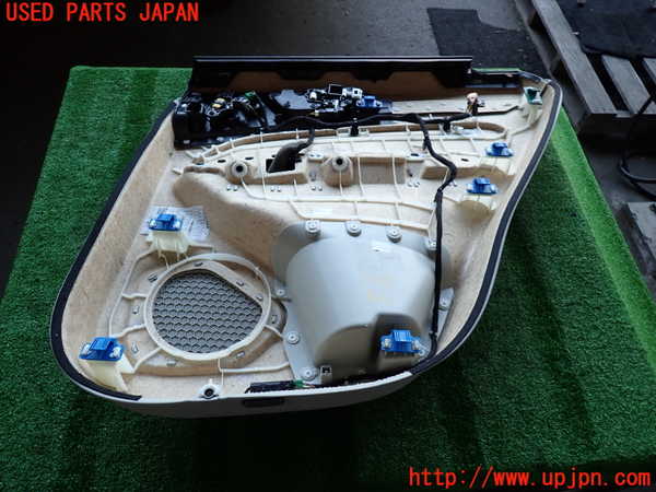 2UPJ-9237251324]ボルボ・XC60(UD4204TXC)左後ドア内張り 中古_5