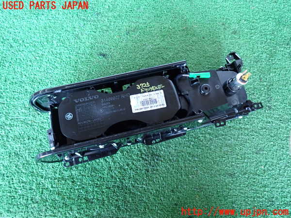2UPJ-9237257810]ボルボ・XC60(UD4204TXC)ドリンクホルダー 中古_3