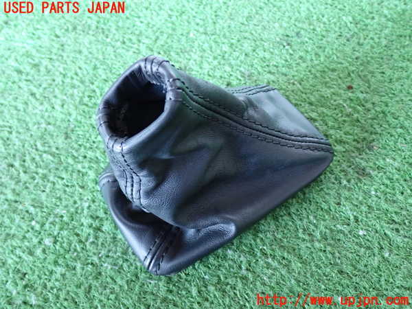 2UPJ-9237257575]ボルボ・XC60(UD4204TXC)シフトブーツ 中古_2