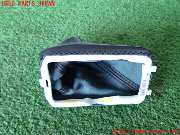 2UPJ-9237257575]ボルボ・XC60(UD4204TXC)シフトブーツ 中古_3