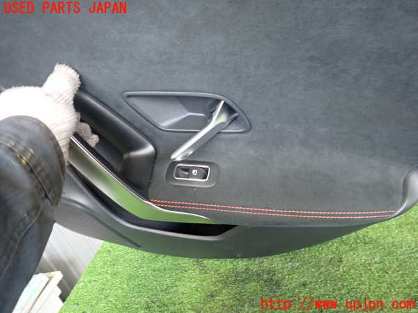2UPJ-9237261294]ベンツ A200 d(177012)(W177)右後ドア内張り 中古_2