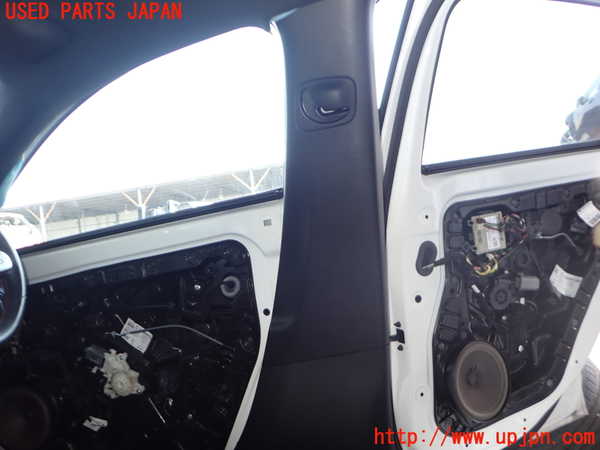 2UPJ-9237267665]ベンツ A200 d(177012)(W177)右センターピラートリム 中古_2