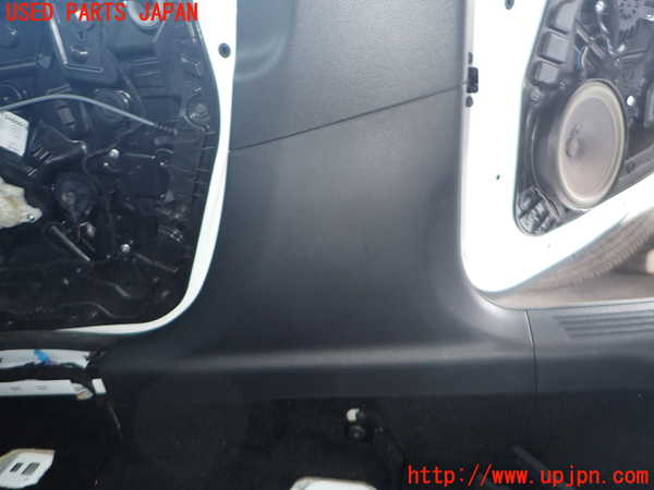 2UPJ-9237267665]ベンツ A200 d(177012)(W177)右センターピラートリム 中古_3