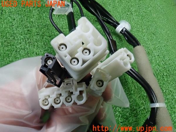 3UPJ=9237300003]プリウス(MXWH60)前期 純正 86880-52030 ナビゲーション用アンテナ 中古_3