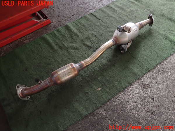 2UPJ-9237302661]プリウス(MXWH60)触媒1 中古_3