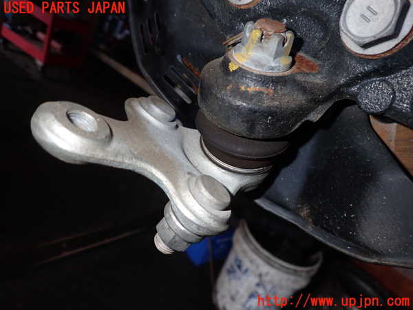 2UPJ-9237304295]プリウス(MXWH60)左フロントナックルハブ 中古_2