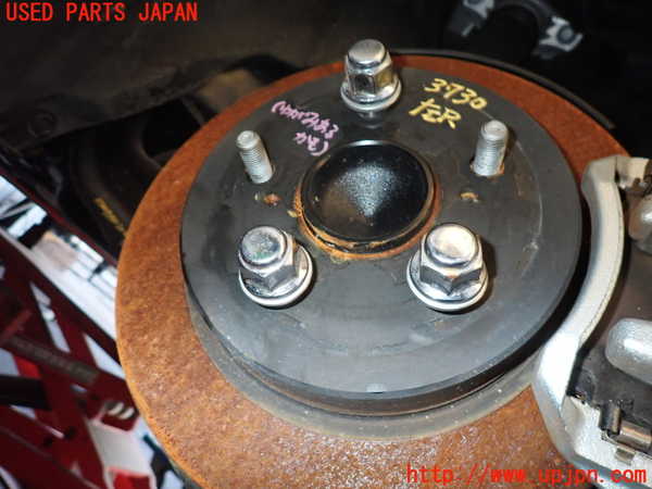 2UPJ-9237304305]プリウス(MXWH60)左リアナックルハブ 中古_2