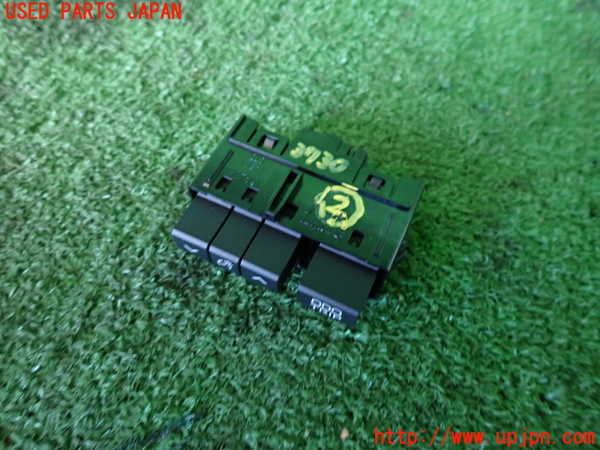 2UPJ-9237306307]プリウス(MXWH60)スイッチ2 (ODO TRIP) 中古_2