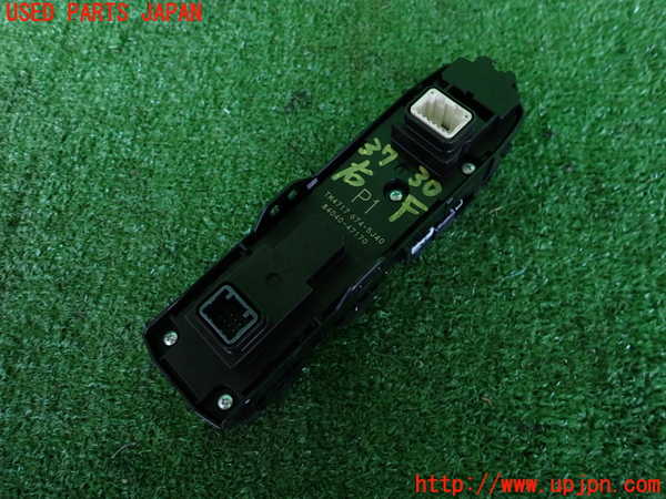 2UPJ-9237306240]プリウス(MXWH60)右前パワーウィンドウスイッチ 中古_2