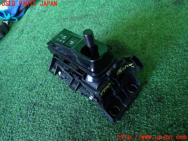 2UPJ-9237307555]プリウス(MXWH60)ATシフトレバー 中古_2