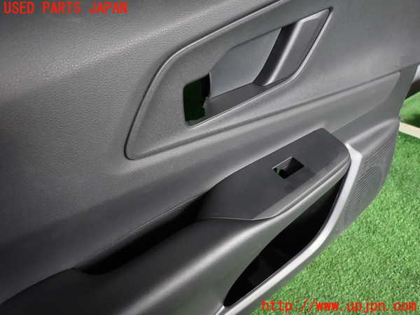2UPJ-9237301264]プリウス(MXWH60)左前ドア内張り 中古_2