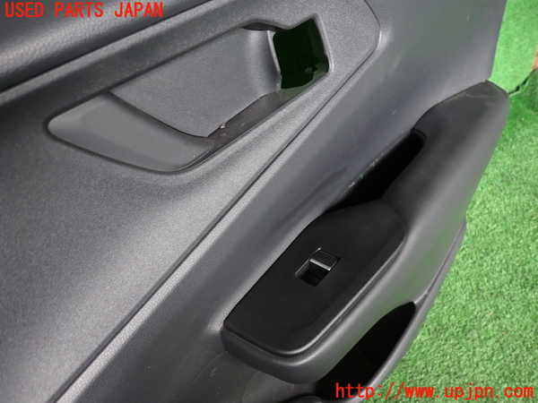 2UPJ-9237301294]プリウス(MXWH60)右後ドア内張り 中古_2