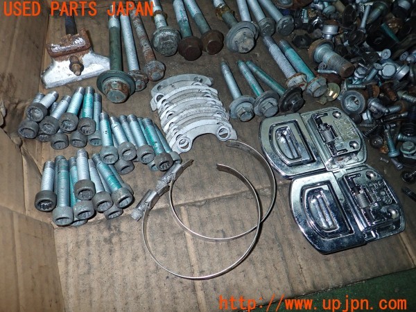 3UPJ=9237320720]ポルシェ カイエン S(9PA00 955型)ネジ・ナット・ステー類 セット ジャンク_3