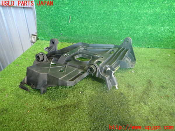 2UPJ-9237321140]ポルシェ・カイエン S(9PA00)右ヘッドライトリム 中古_2